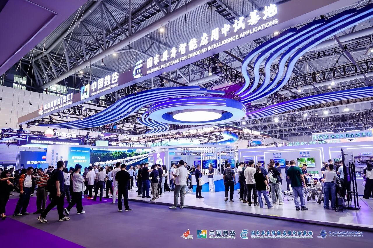 亮相第五届全球数贸会，灵境智源以具身智脑底座加速物理 AI 产业落地