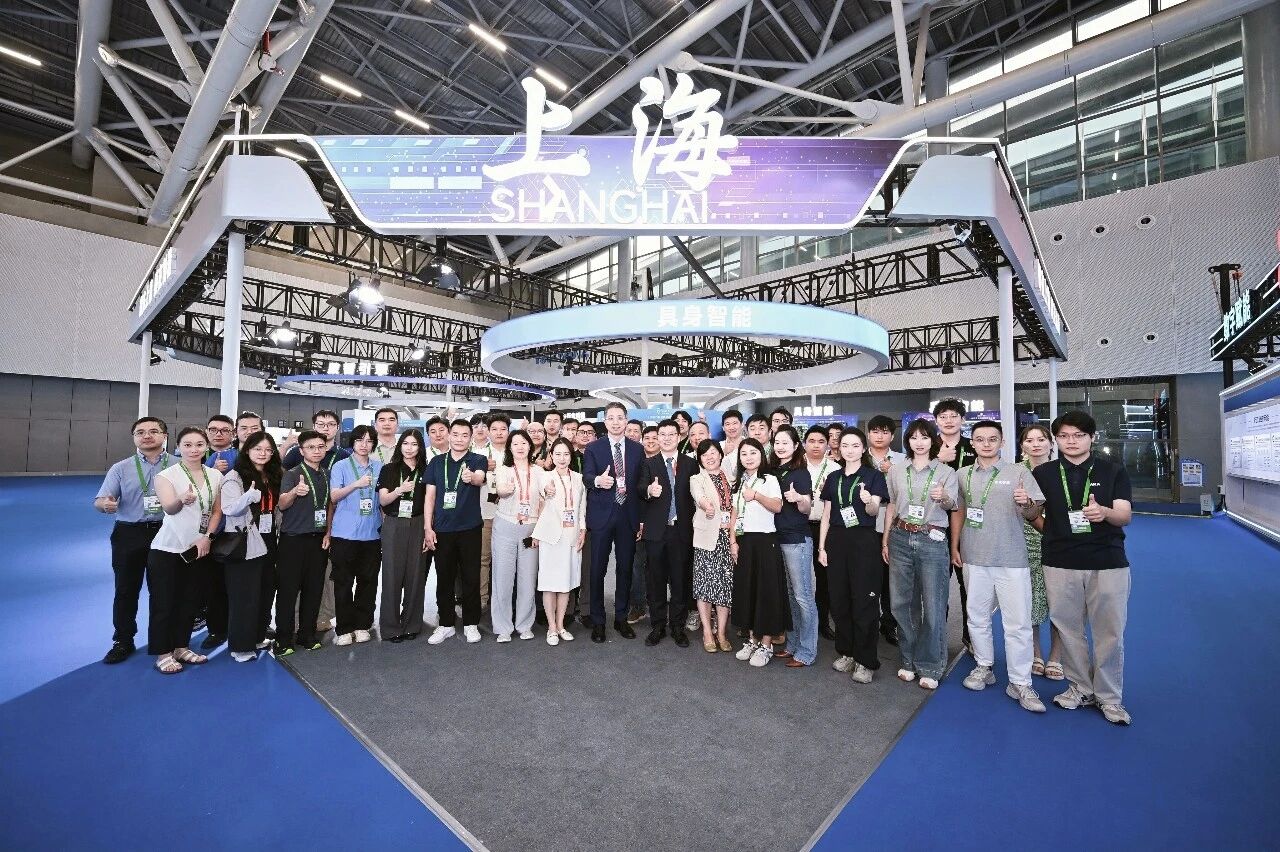 灵境智源亮相第 21 届中博会｜具身智脑助推机器人产业规模化创新